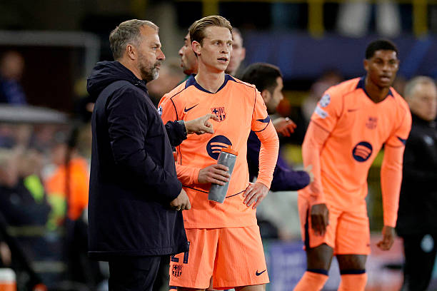 Les mises au point contradictoires d'Hansi Flick et de Frenkie de Jong
