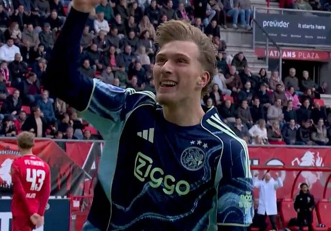 Mercato Barça L'Ajax a bloqué le transfert de Mika Godts cet hiver
