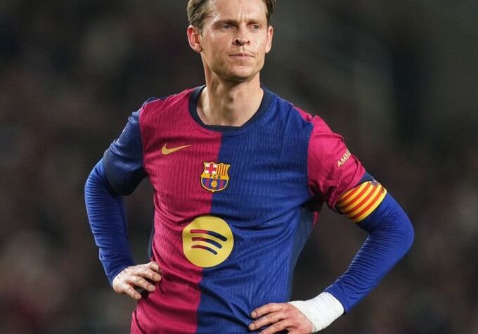 Pourquoi Hansi Flick a isolé Frenkie de Jong