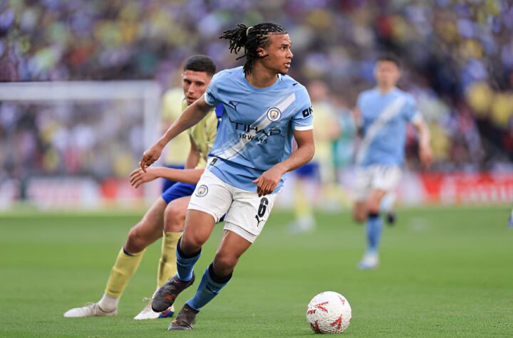 Nathan Aké, le partenaire idéal pour Pau Cubarsí ?