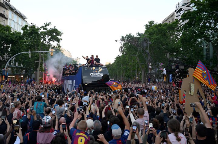 Barça champion : Une marée humaine de 750 000 fans à Barcelone