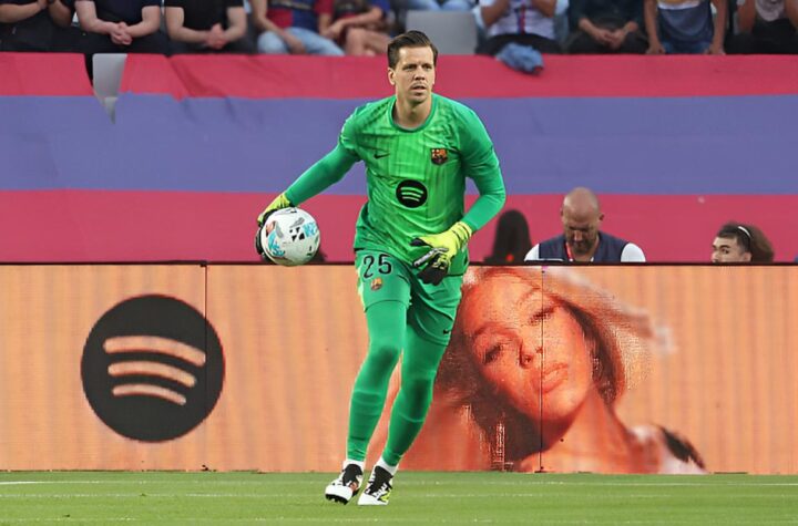 Wojciech Szczesny refuse une offre et reste au club