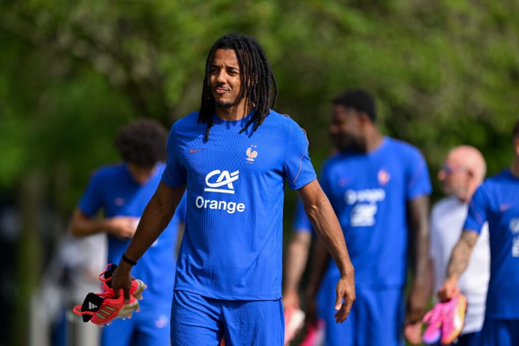 L'agent de Jules Kounde s'entretient avec le Barça sous l'œil d'Arsenal