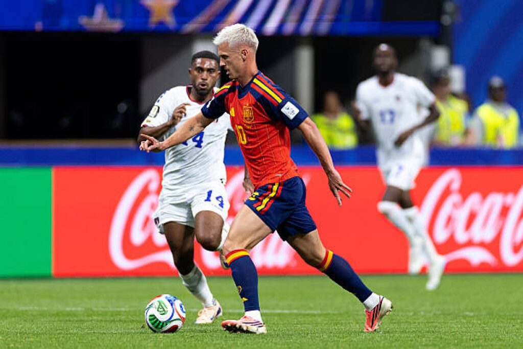 Dani Olmo interpelle De la Fuente après le nul

